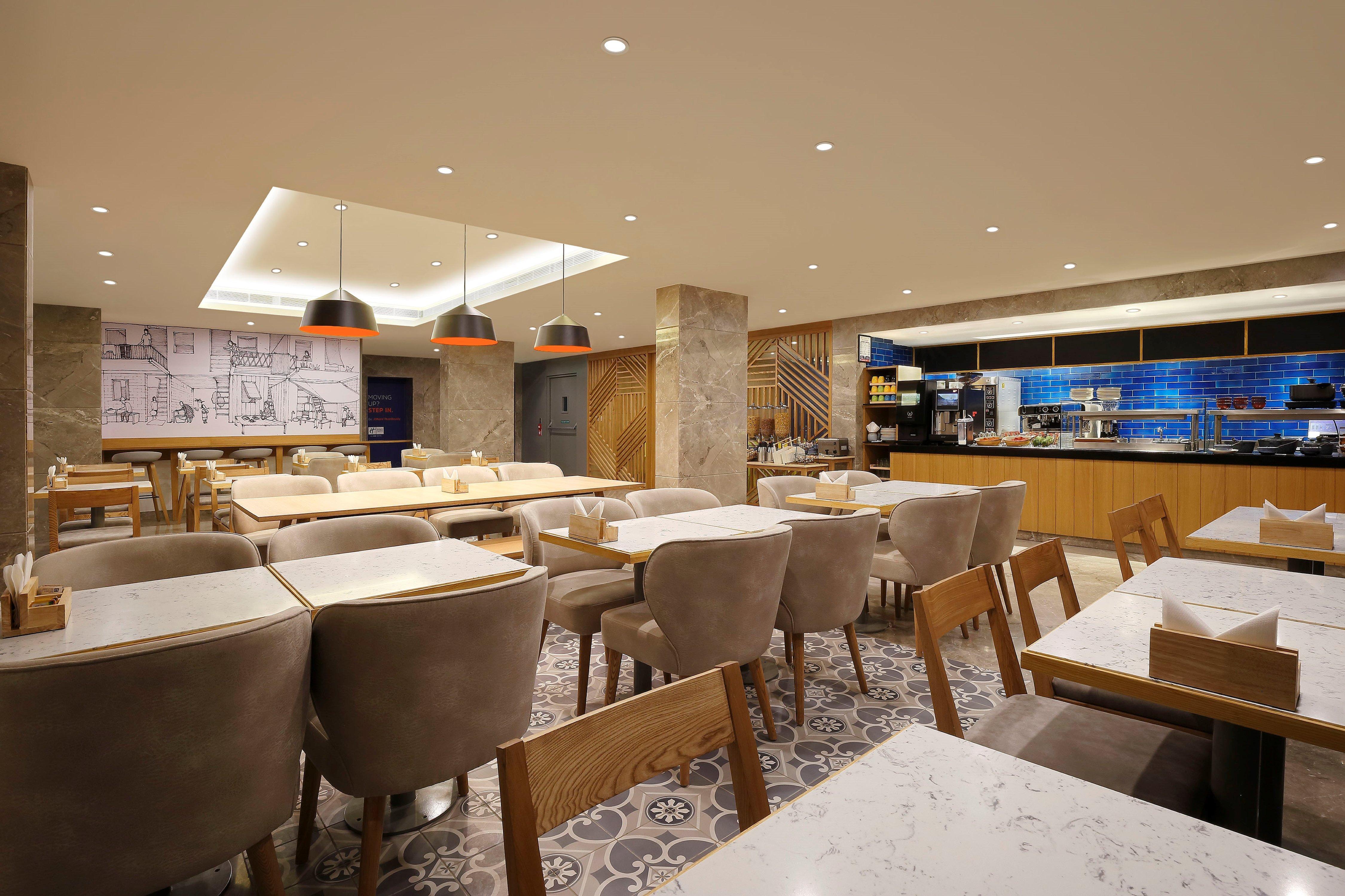 Holiday Inn Express Ahmedabad Prahlad Nagar By Ihg Exterior foto