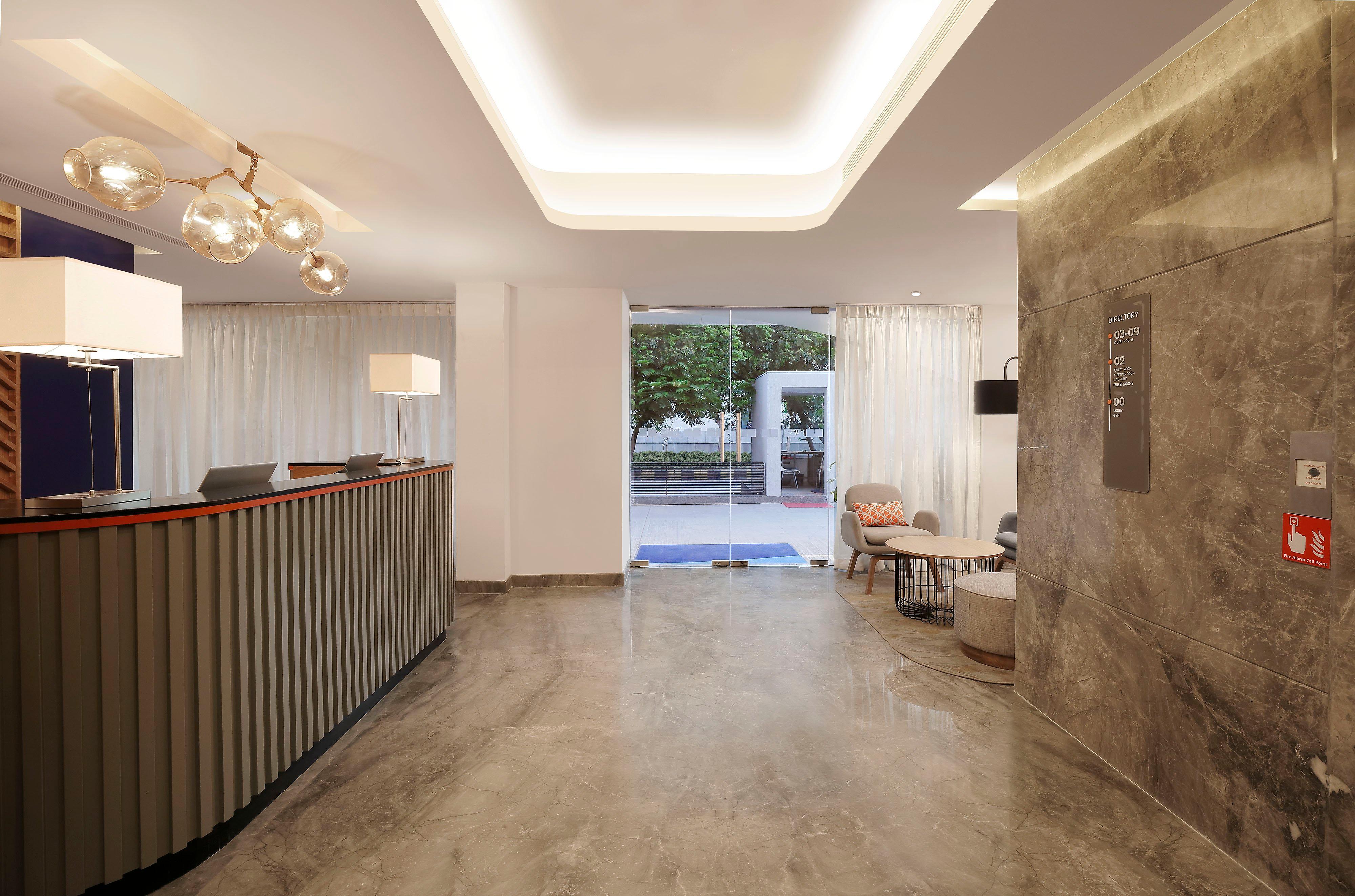 Holiday Inn Express Ahmedabad Prahlad Nagar By Ihg Exterior foto