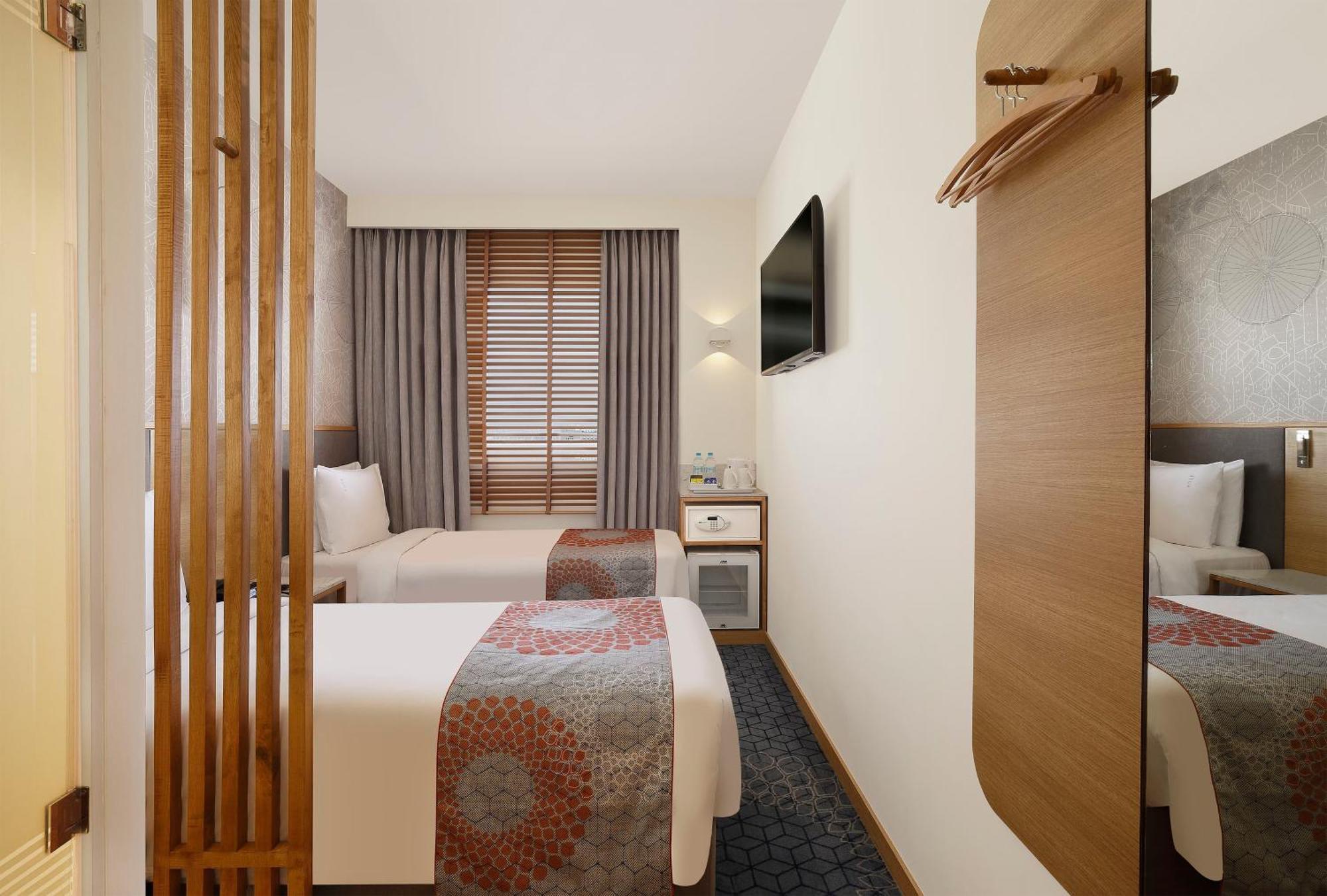 Holiday Inn Express Ahmedabad Prahlad Nagar By Ihg Exterior foto