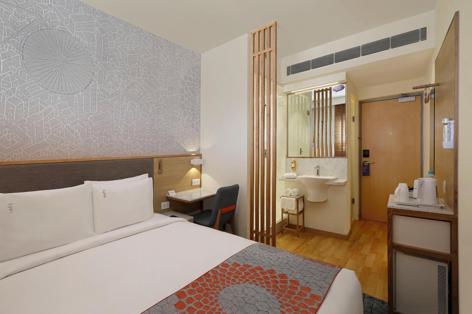 Holiday Inn Express Ahmedabad Prahlad Nagar By Ihg Exterior foto