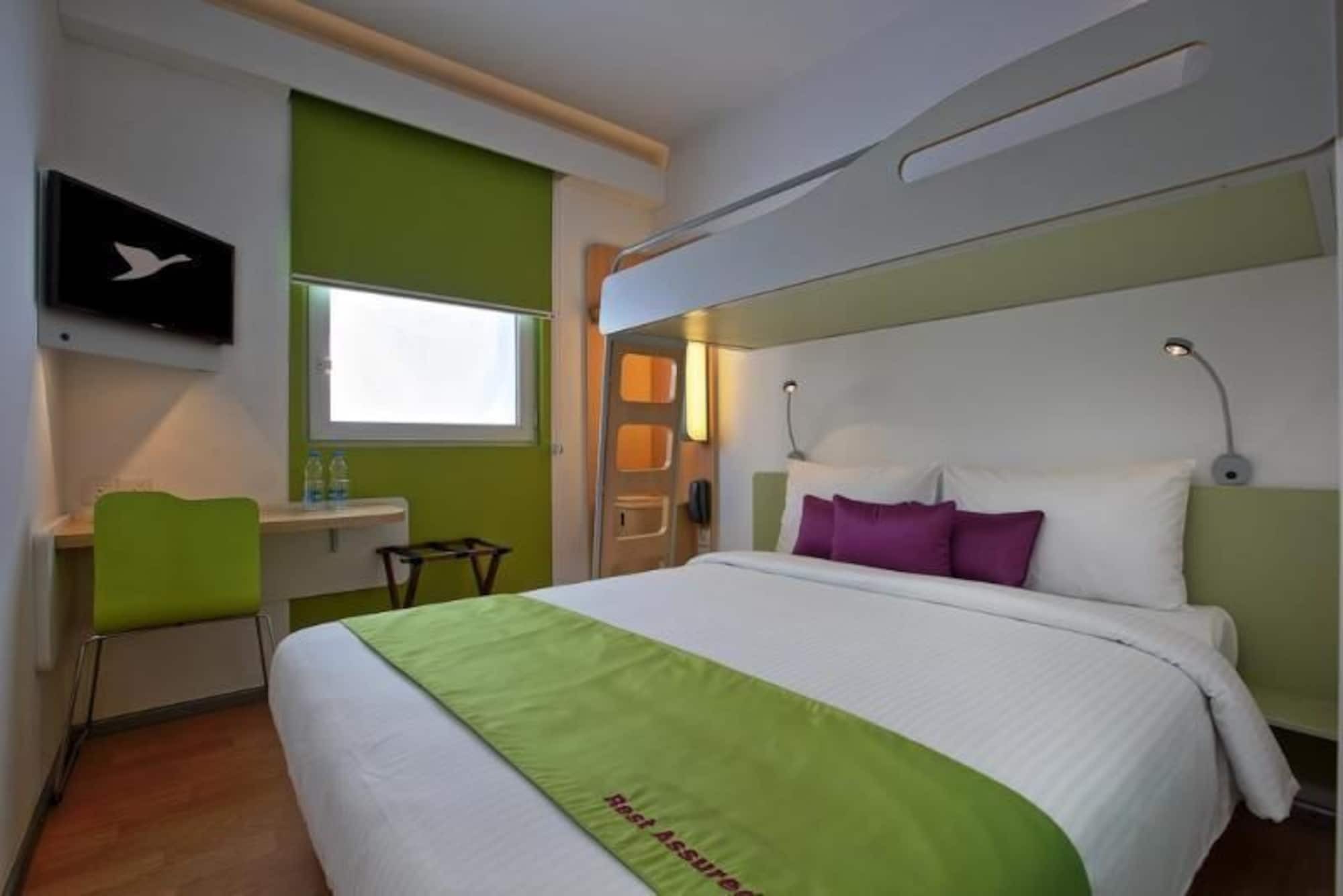 Holiday Inn Express Ahmedabad Prahlad Nagar By Ihg Exterior foto