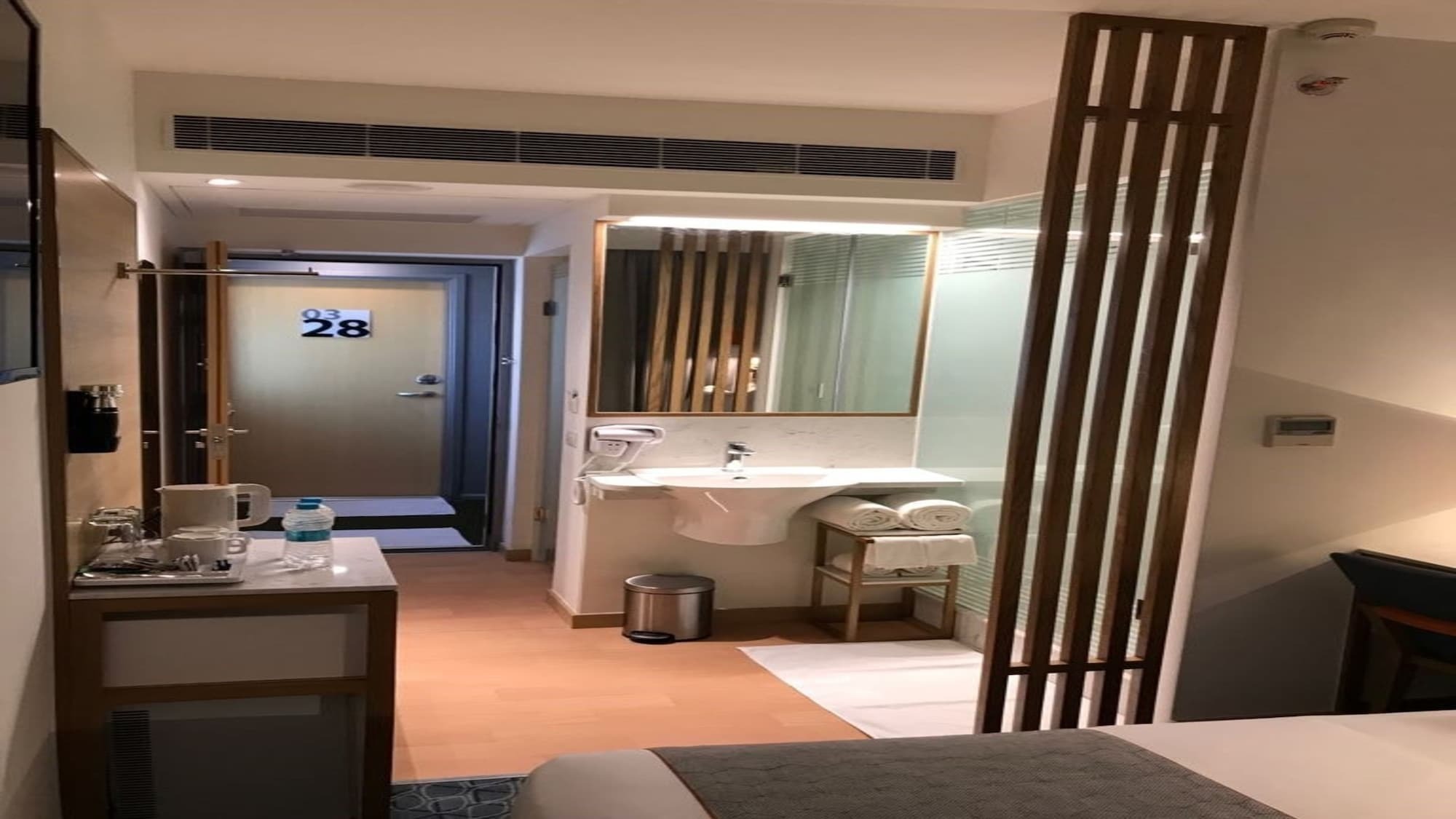 Holiday Inn Express Ahmedabad Prahlad Nagar By Ihg Exterior foto